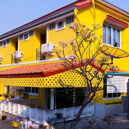 Hotel Rak Ban Kerd House Ko Si Chang Pokój zdjęcie