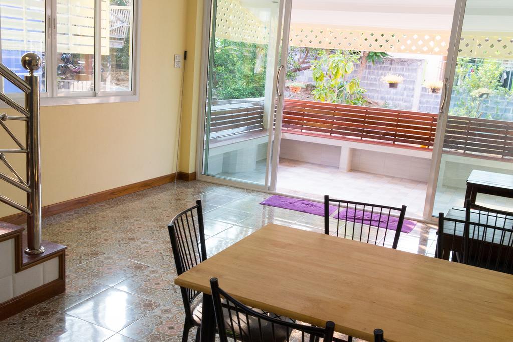 Hotel Rak Ban Kerd House Ko Si Chang Pokój zdjęcie